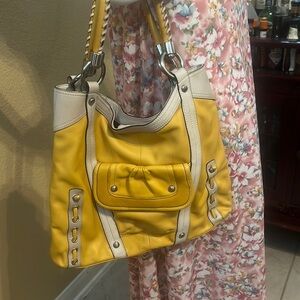 B Makowsky butter yellow soft leather shoulder bag